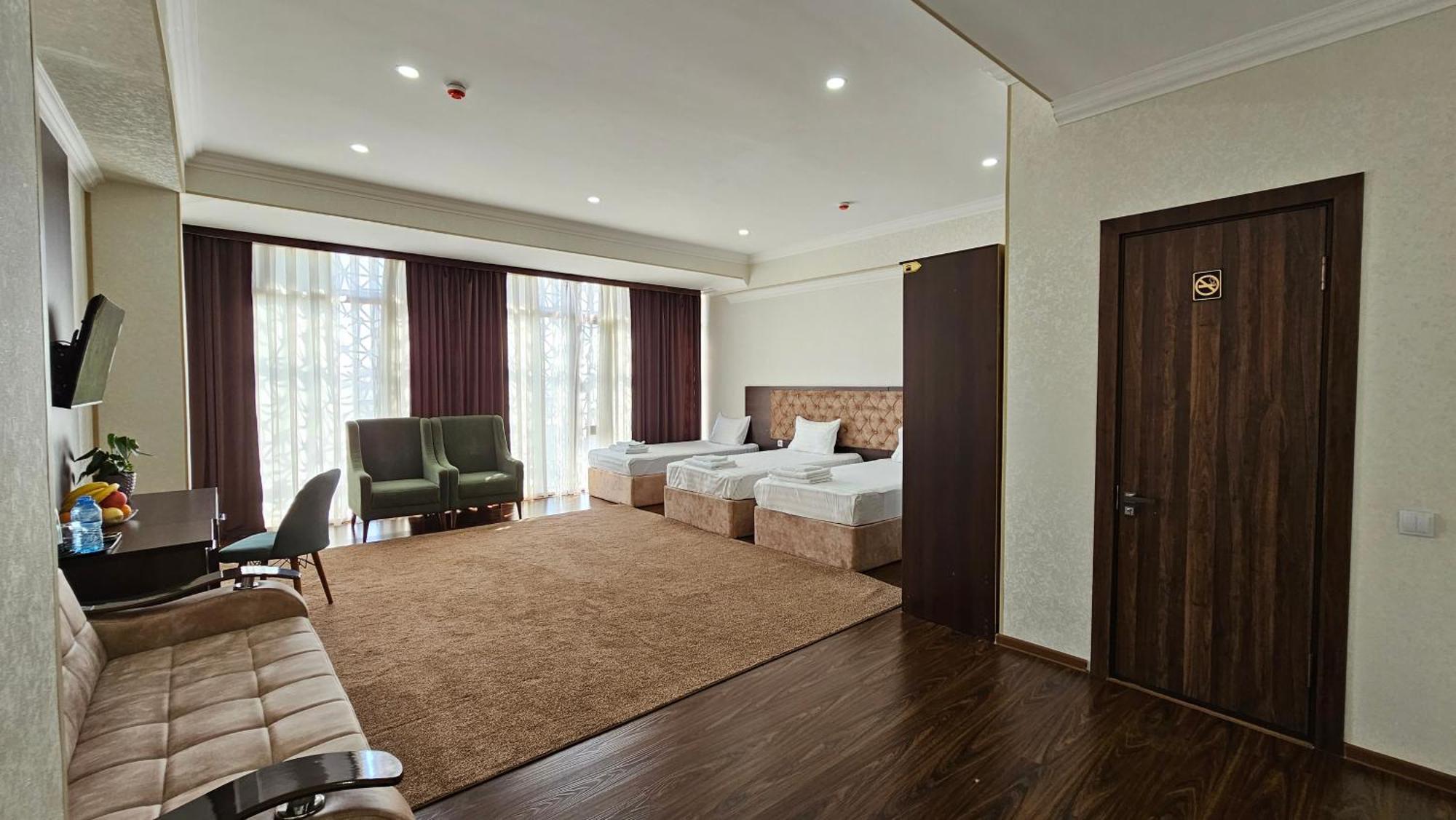Grand Turon Plaza Hotel ทาชเคนต์ ภายนอก รูปภาพ
