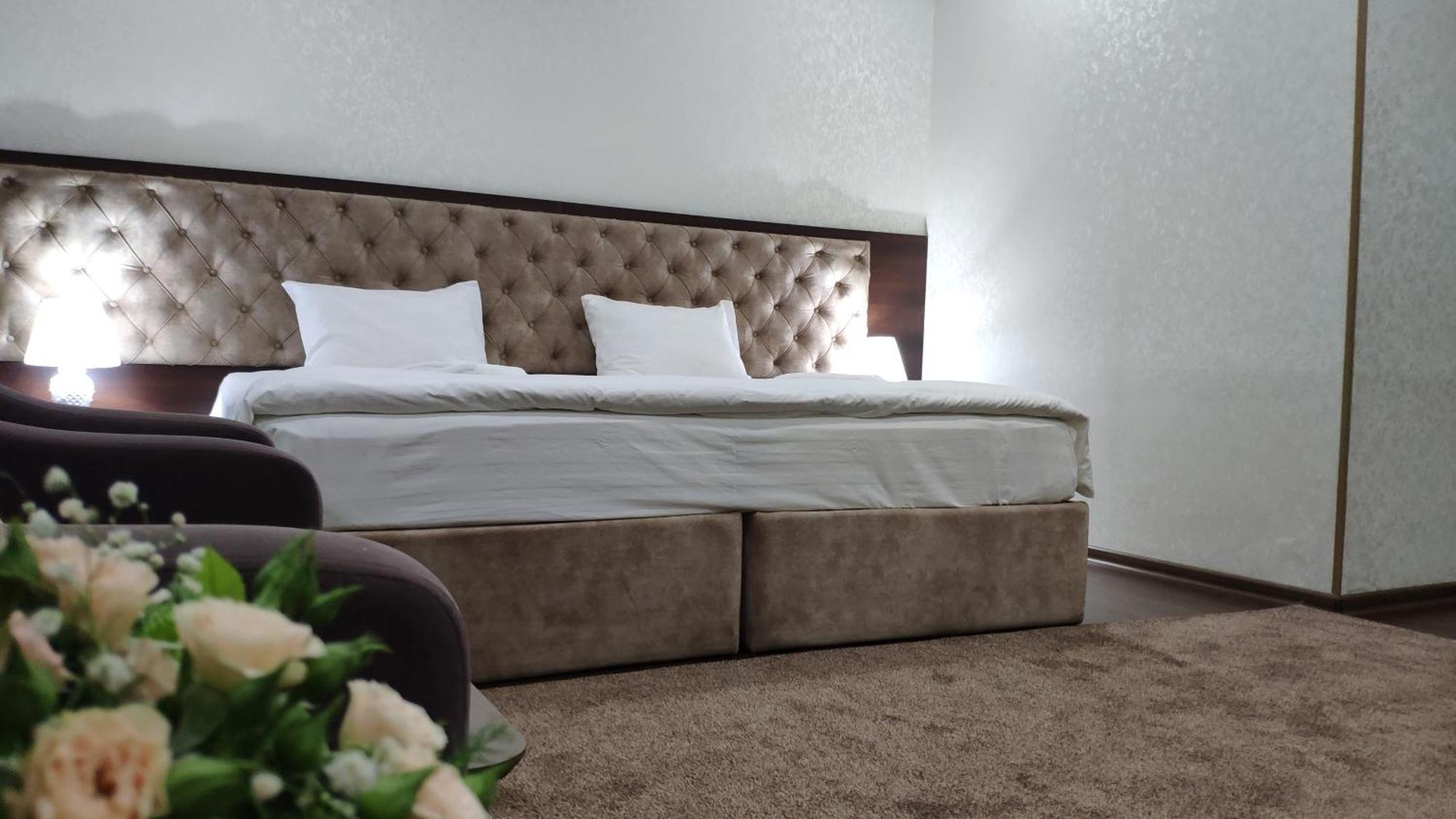 Grand Turon Plaza Hotel ทาชเคนต์ ภายนอก รูปภาพ