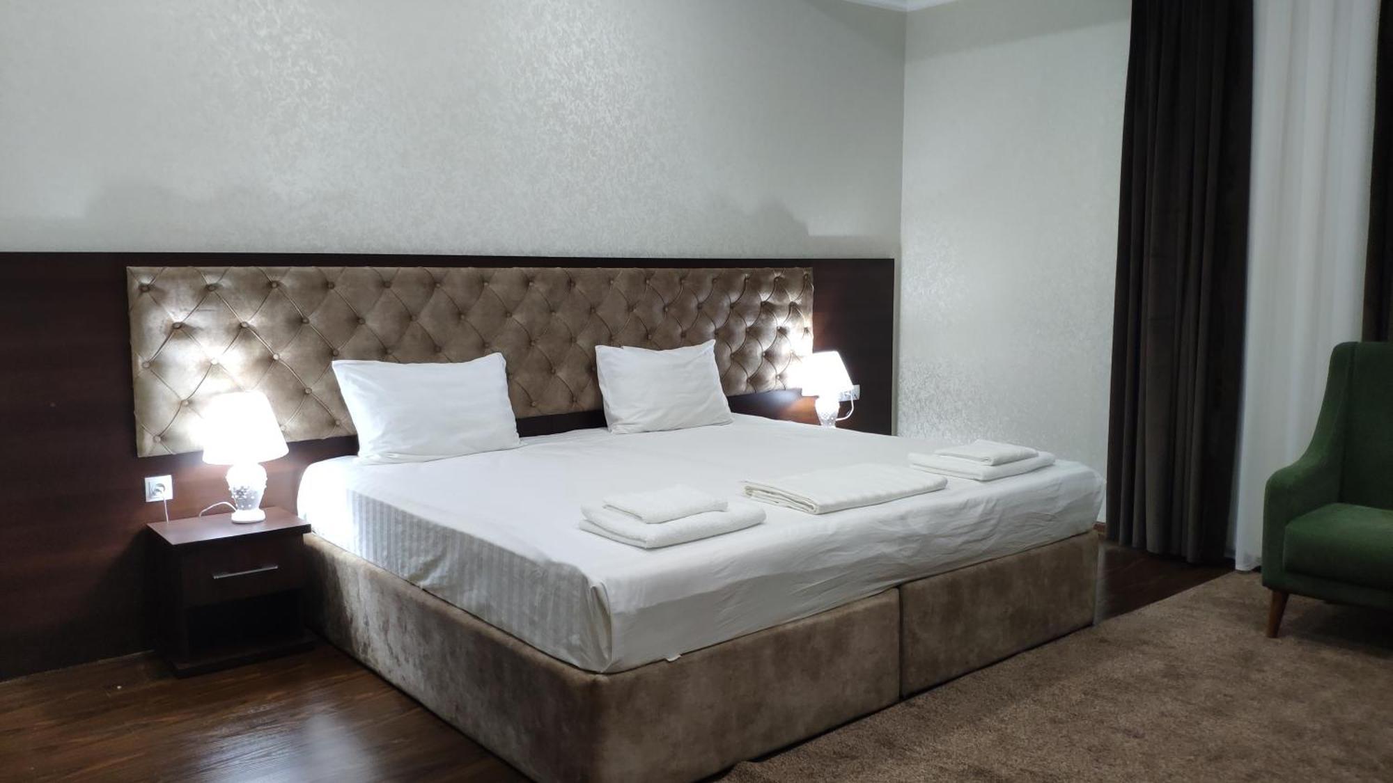 Grand Turon Plaza Hotel ทาชเคนต์ ภายนอก รูปภาพ