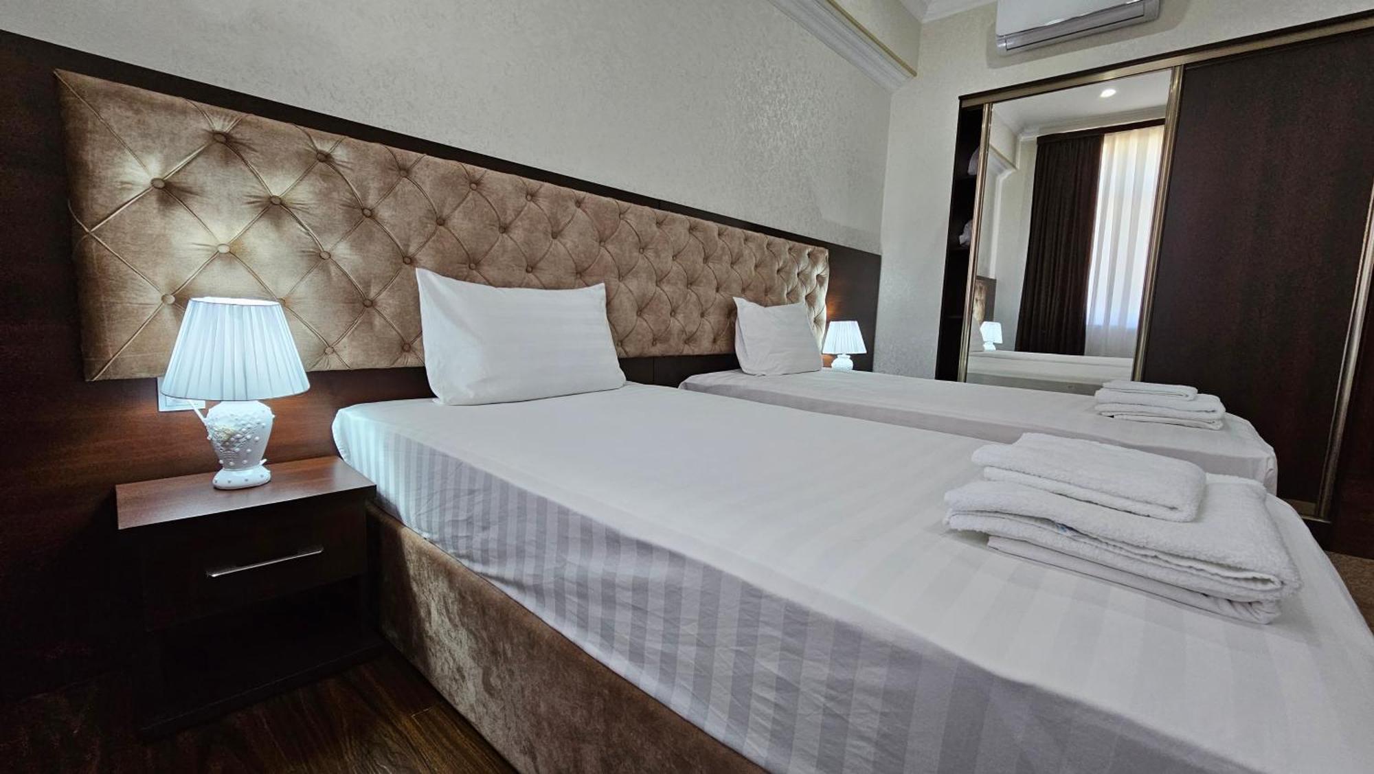Grand Turon Plaza Hotel ทาชเคนต์ ภายนอก รูปภาพ