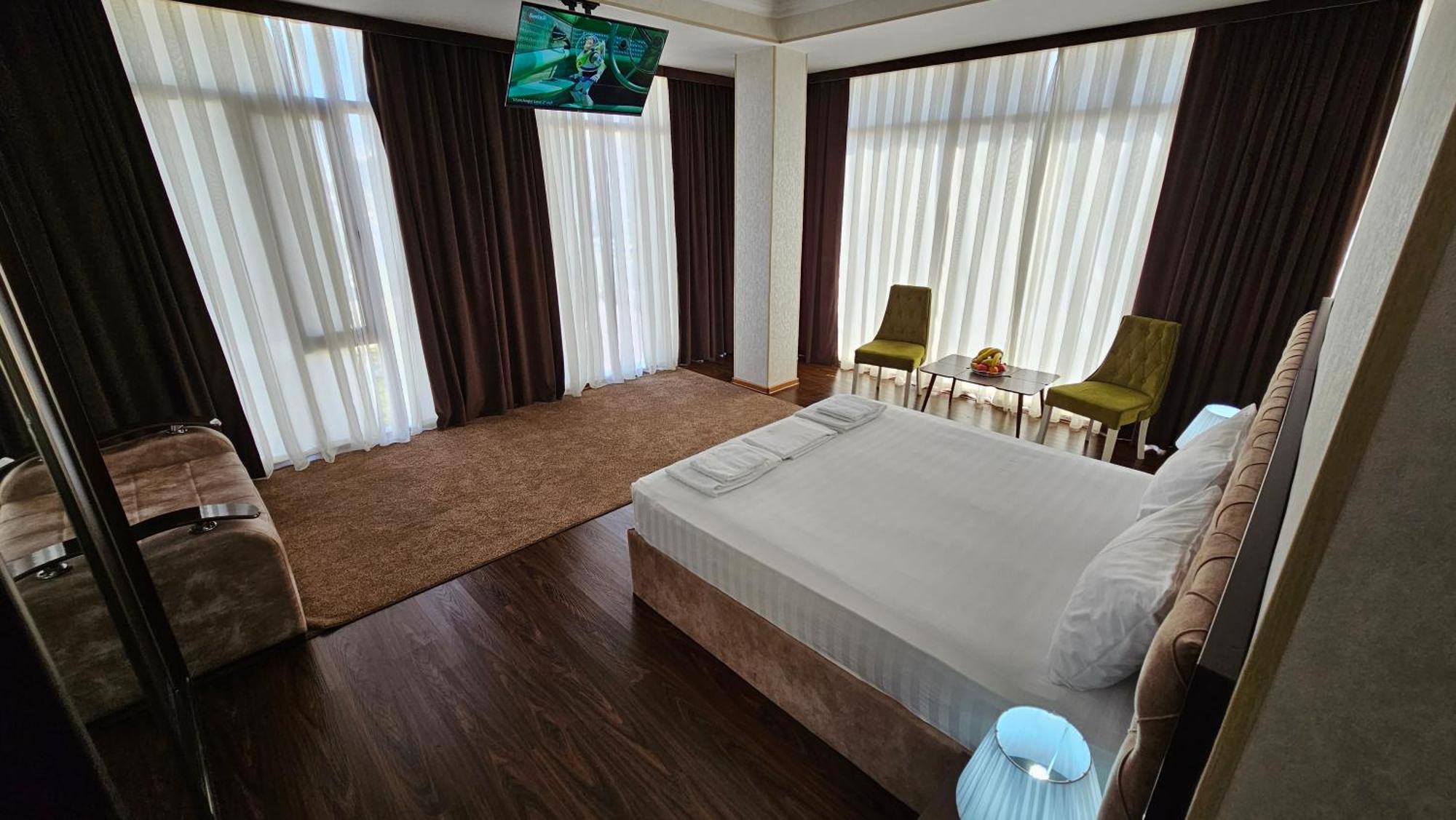 Grand Turon Plaza Hotel ทาชเคนต์ ภายนอก รูปภาพ