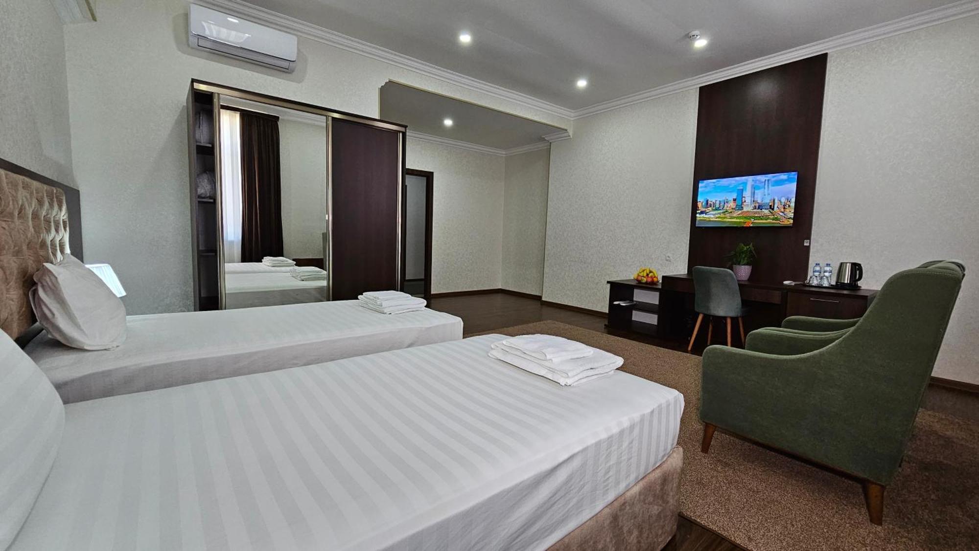 Grand Turon Plaza Hotel ทาชเคนต์ ภายนอก รูปภาพ