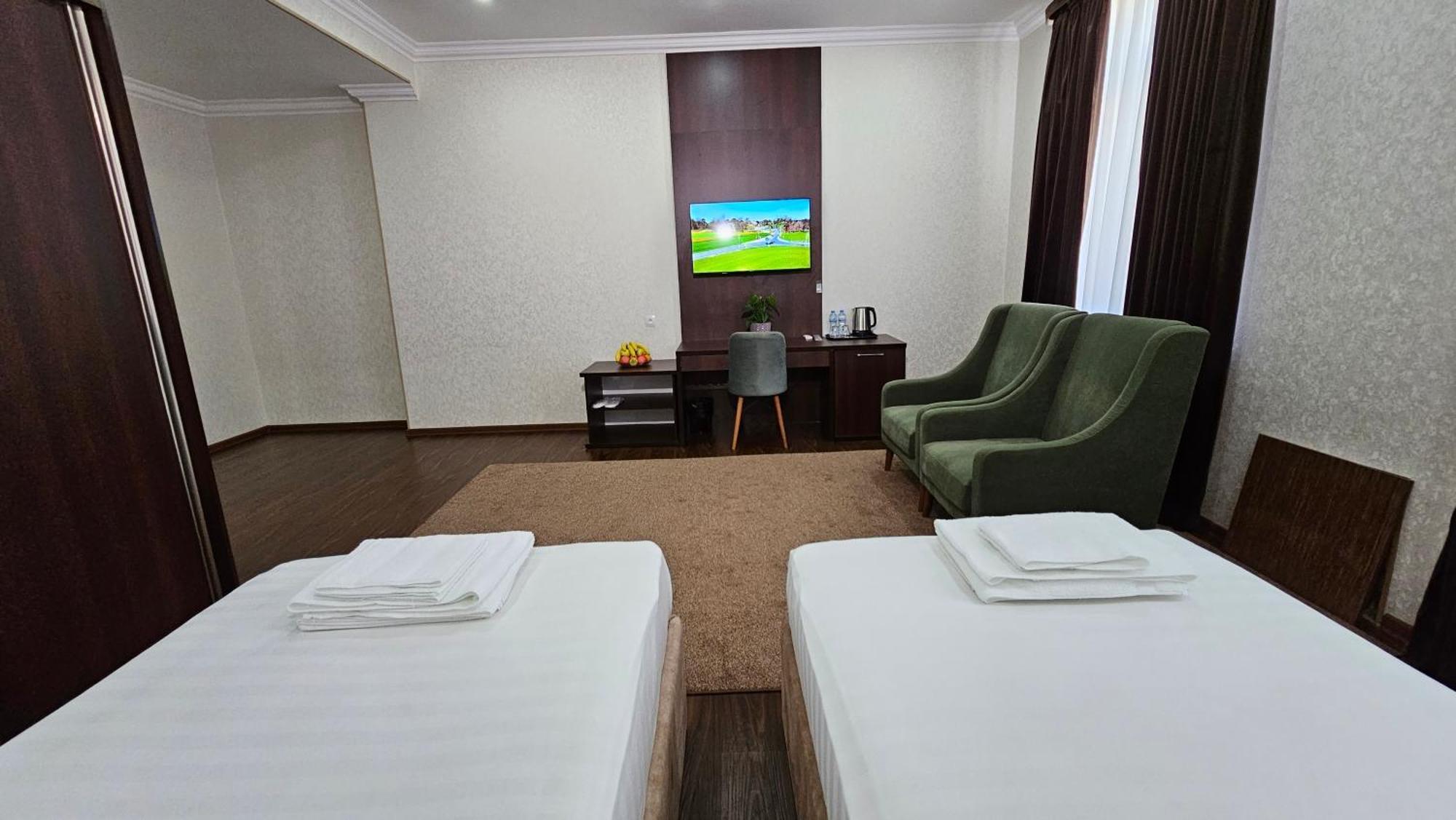 Grand Turon Plaza Hotel ทาชเคนต์ ภายนอก รูปภาพ