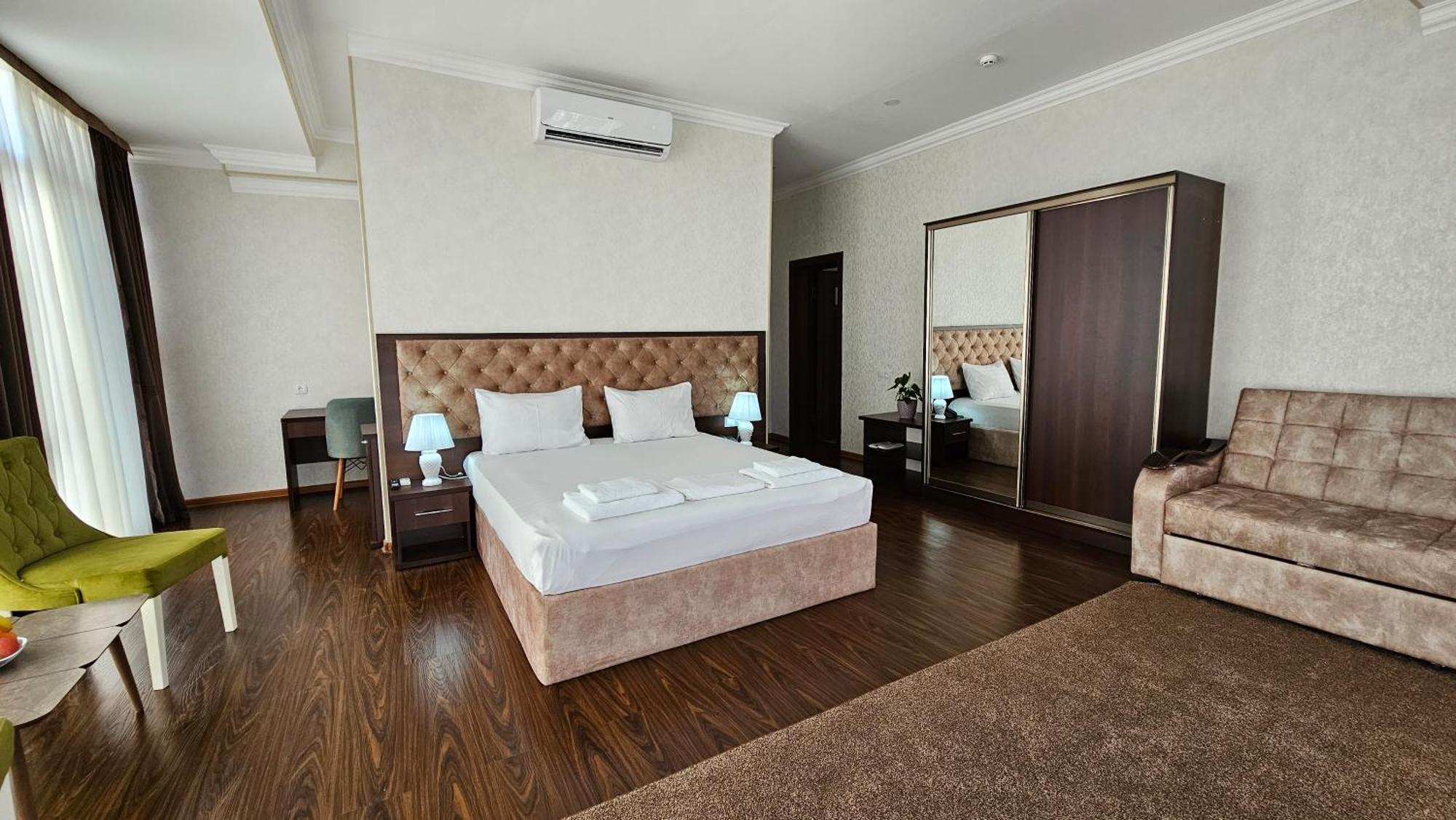 Grand Turon Plaza Hotel ทาชเคนต์ ภายนอก รูปภาพ