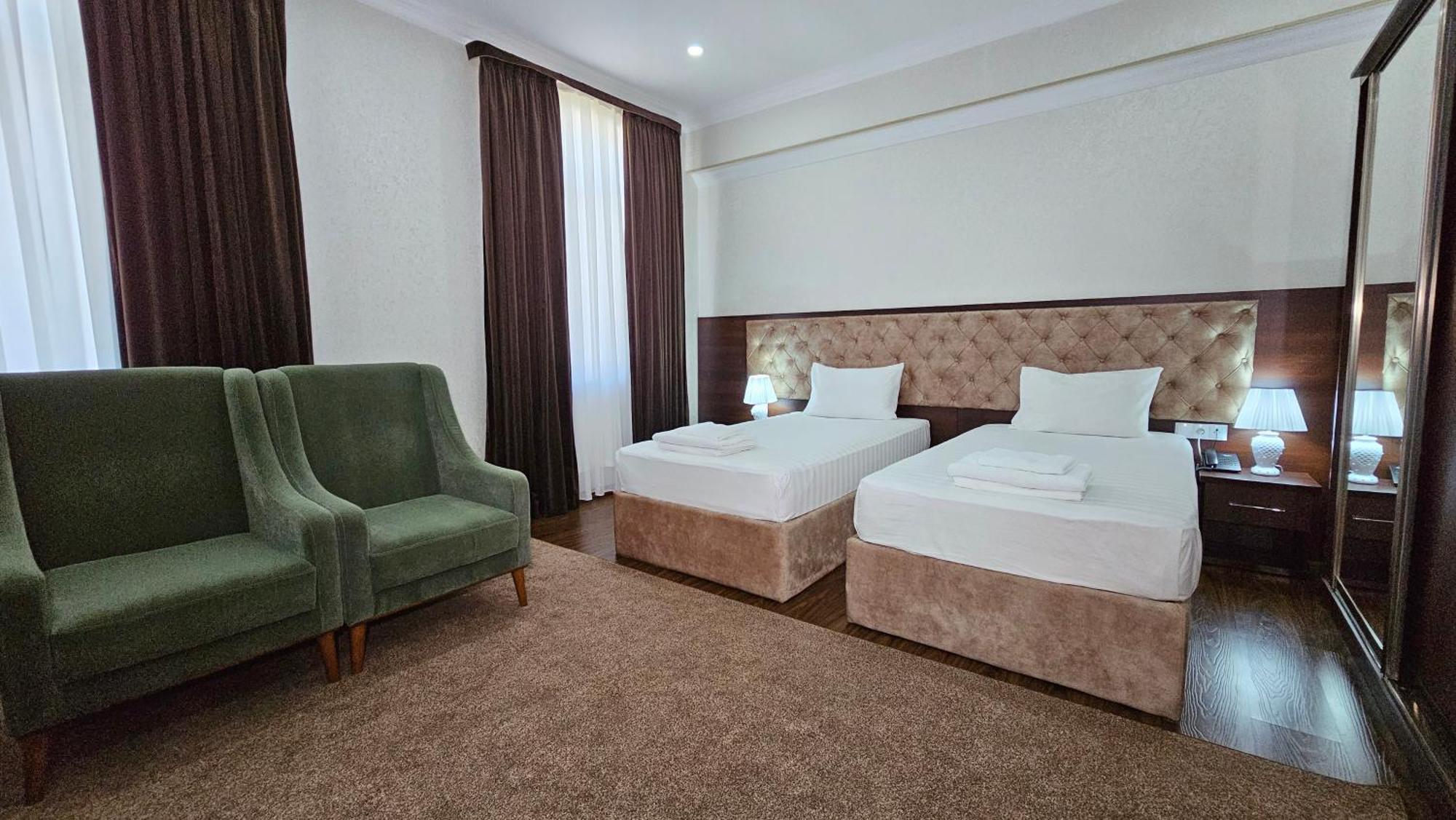 Grand Turon Plaza Hotel ทาชเคนต์ ภายนอก รูปภาพ