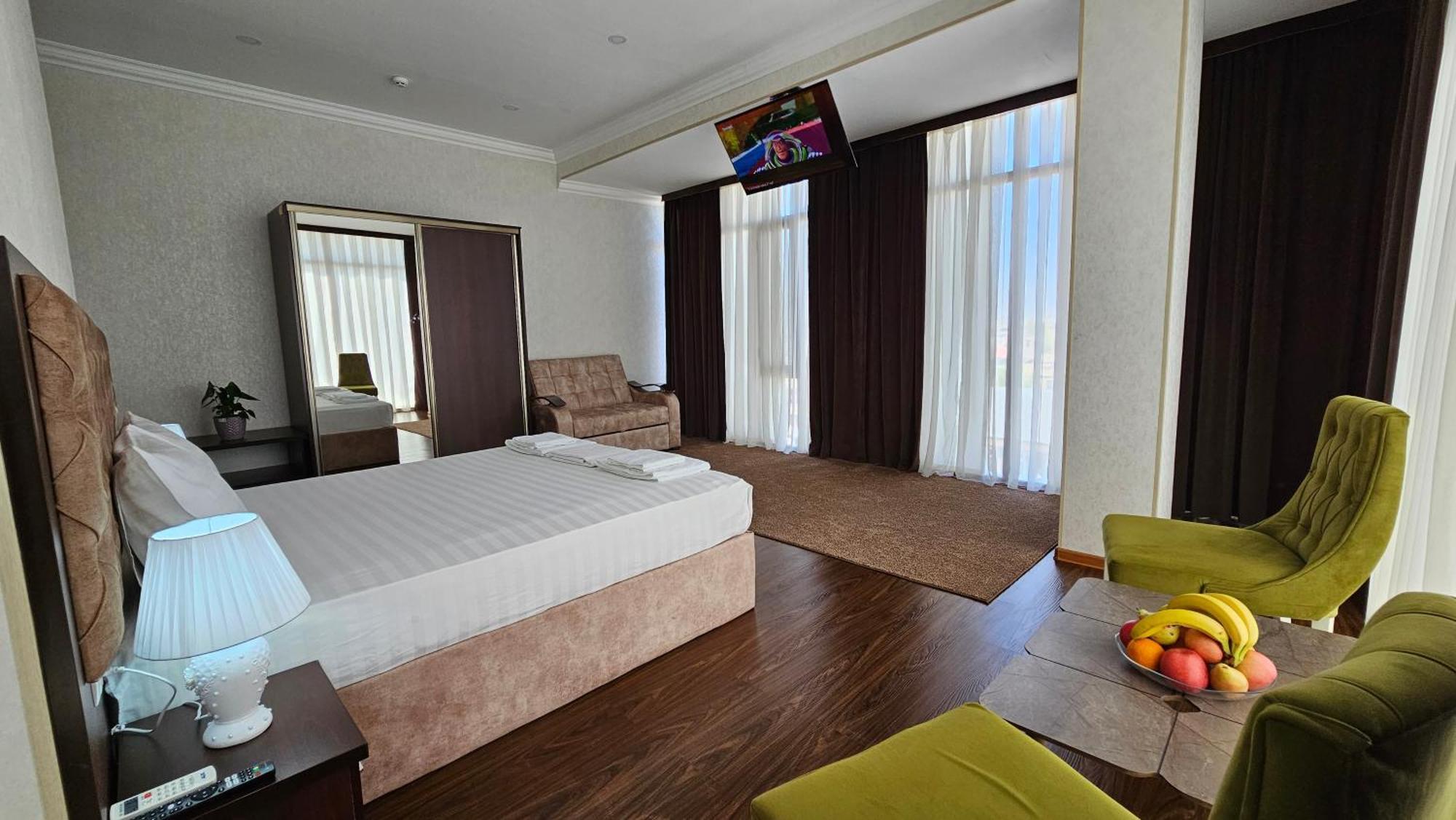 Grand Turon Plaza Hotel ทาชเคนต์ ภายนอก รูปภาพ