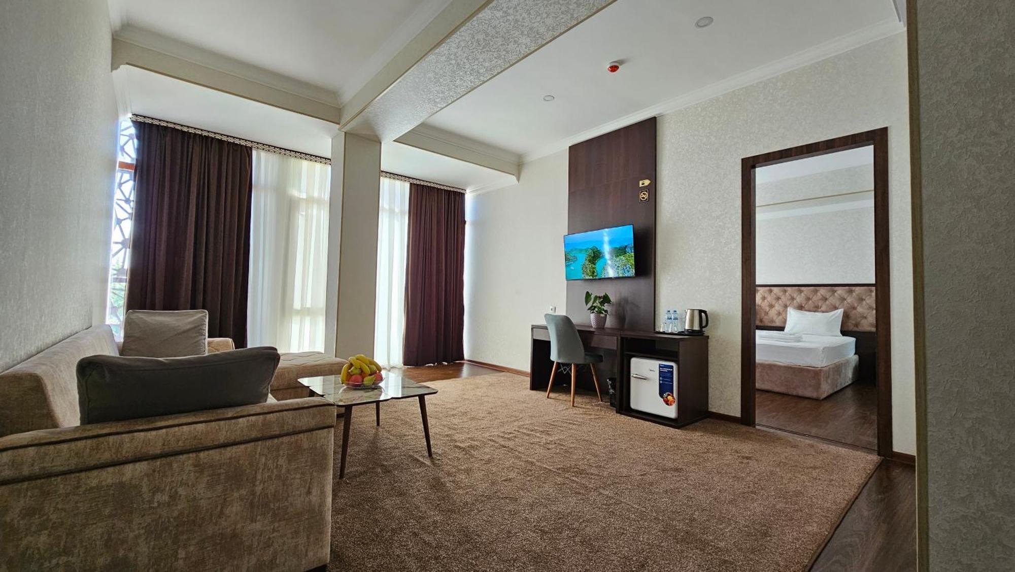 Grand Turon Plaza Hotel ทาชเคนต์ ภายนอก รูปภาพ