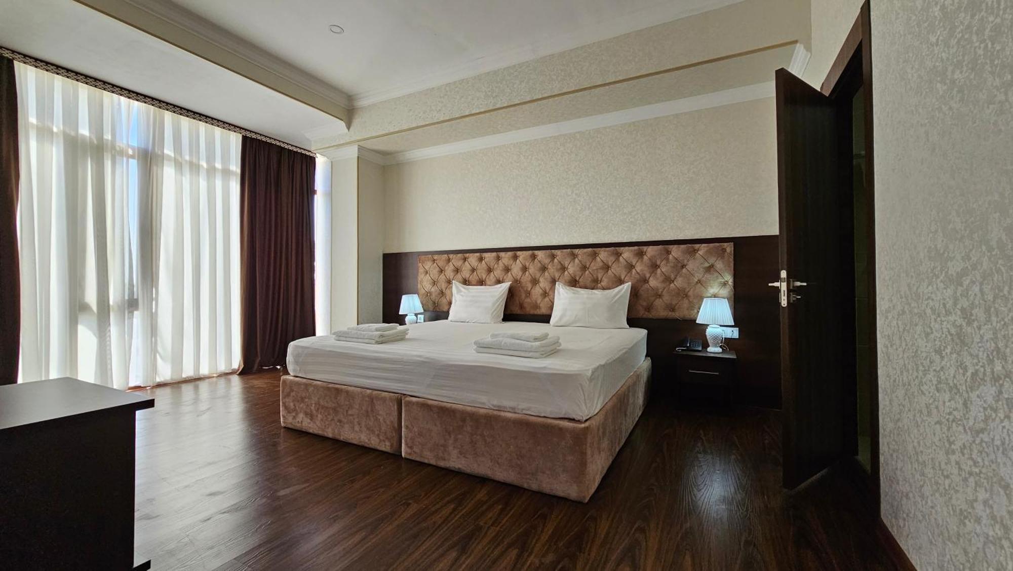 Grand Turon Plaza Hotel ทาชเคนต์ ภายนอก รูปภาพ