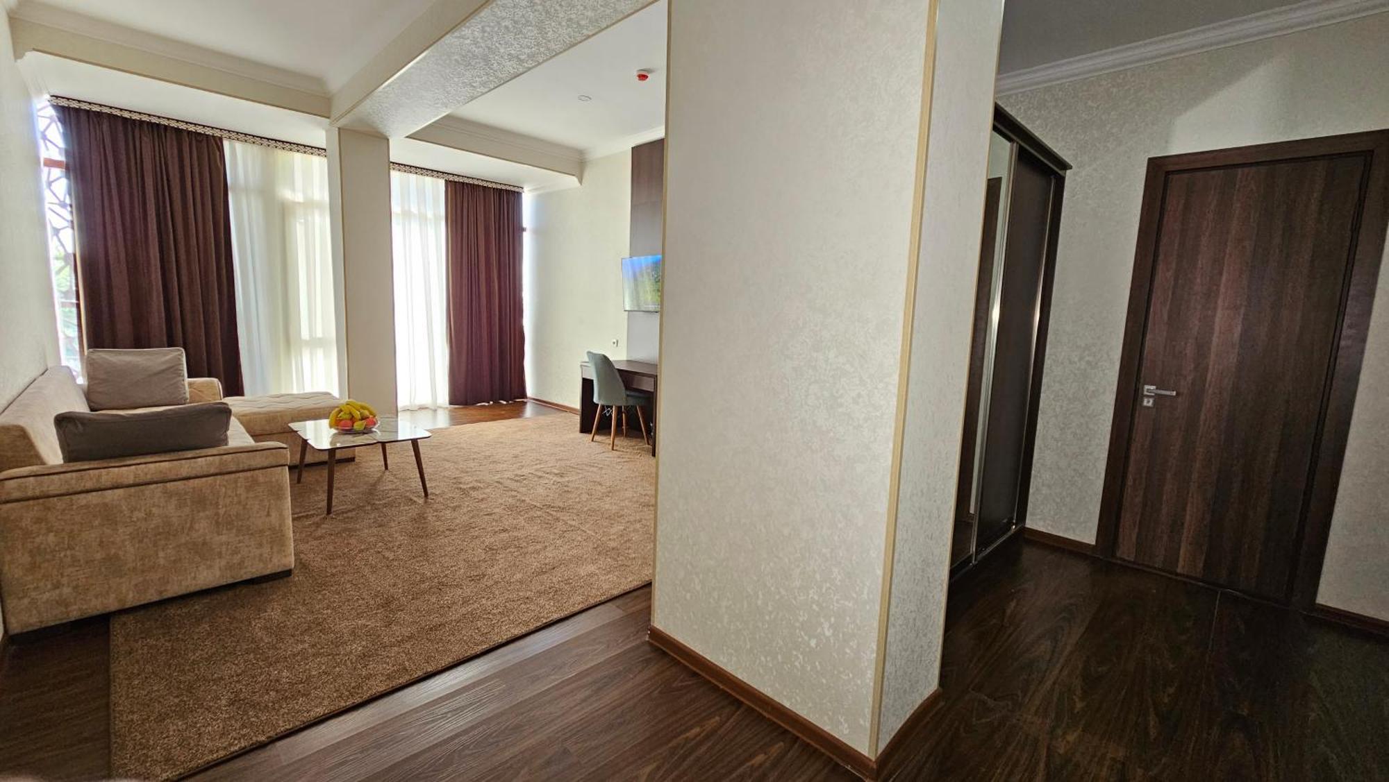 Grand Turon Plaza Hotel ทาชเคนต์ ภายนอก รูปภาพ