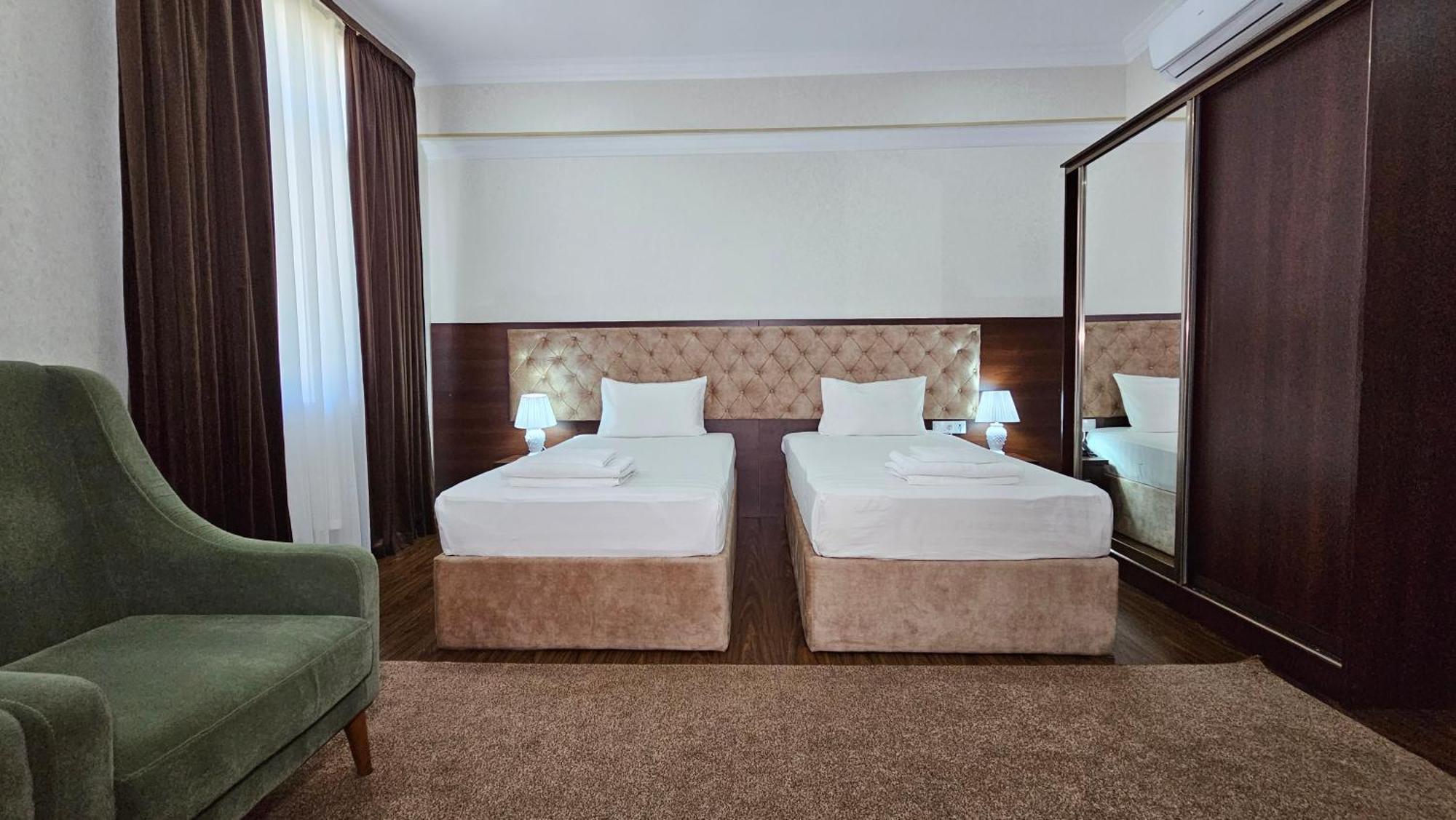 Grand Turon Plaza Hotel ทาชเคนต์ ภายนอก รูปภาพ