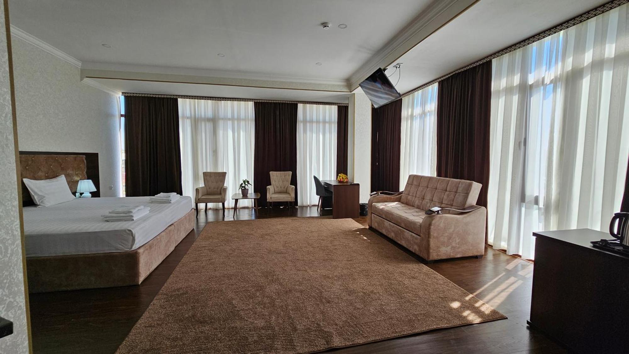 Grand Turon Plaza Hotel ทาชเคนต์ ภายนอก รูปภาพ
